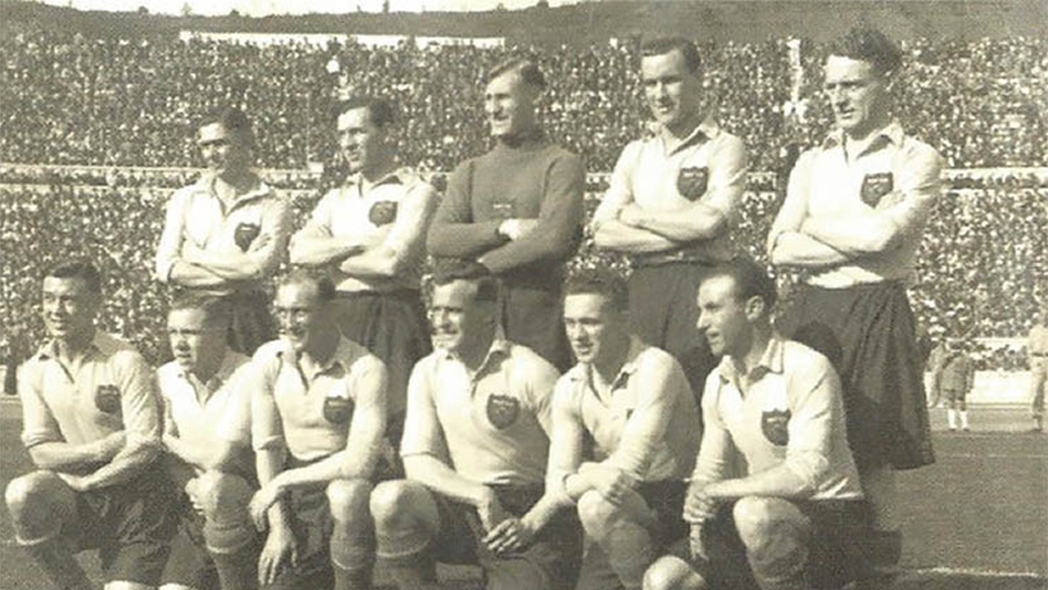 星空体育入口-英足总为第一位效力英格兰的亚裔球员弗兰克·苏颁发荣誉帽